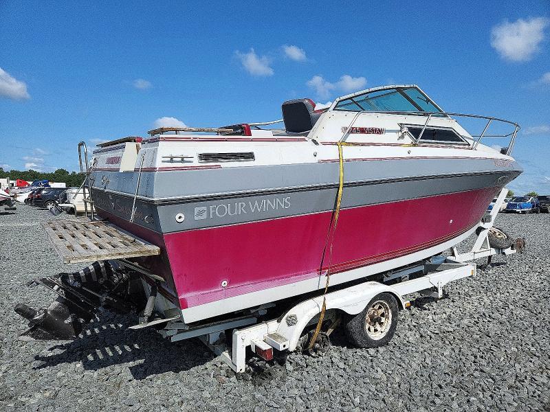 4WNMV327B888 1988 FOUR WINDS BOAT photo no. 4