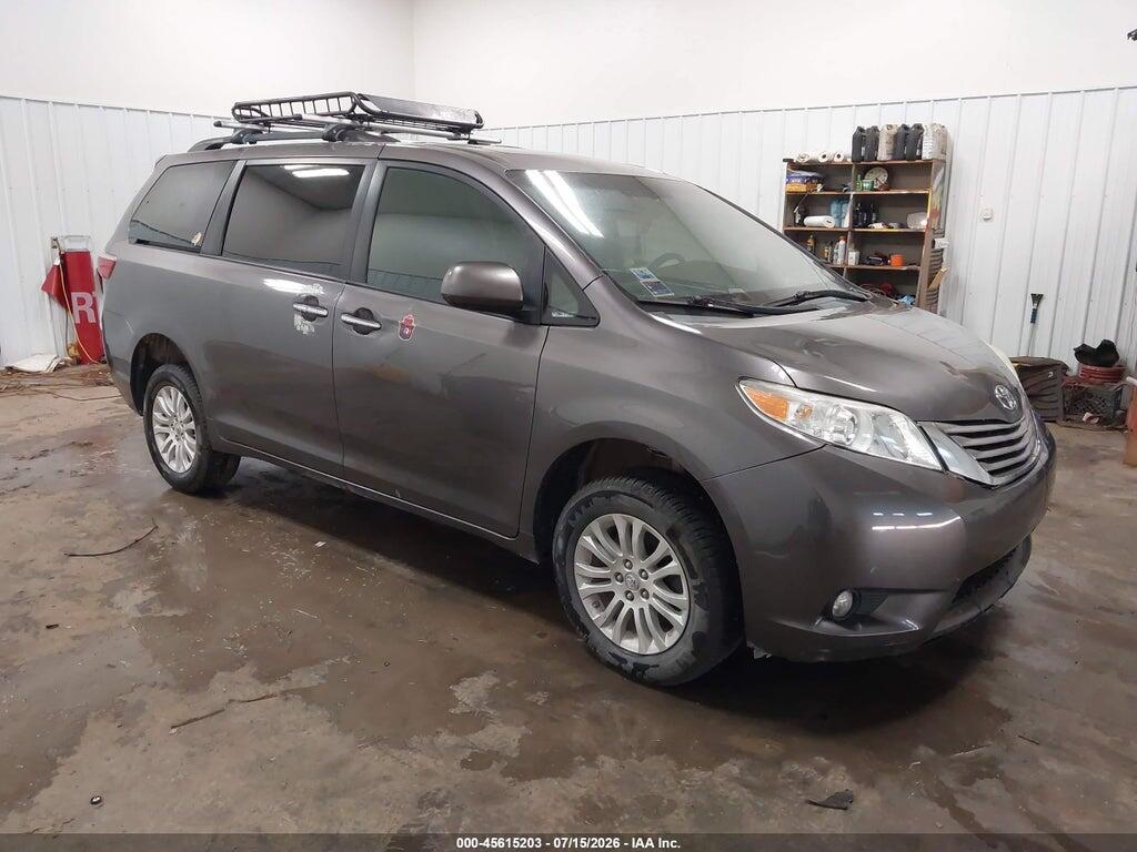 5TDYK3DC7FS533875 2015 TOYOTA SIENNA photo no. 1