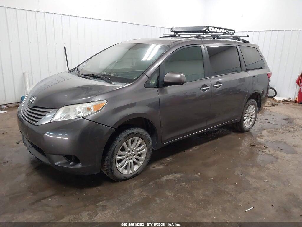 5TDYK3DC7FS533875 2015 TOYOTA SIENNA photo no. 2