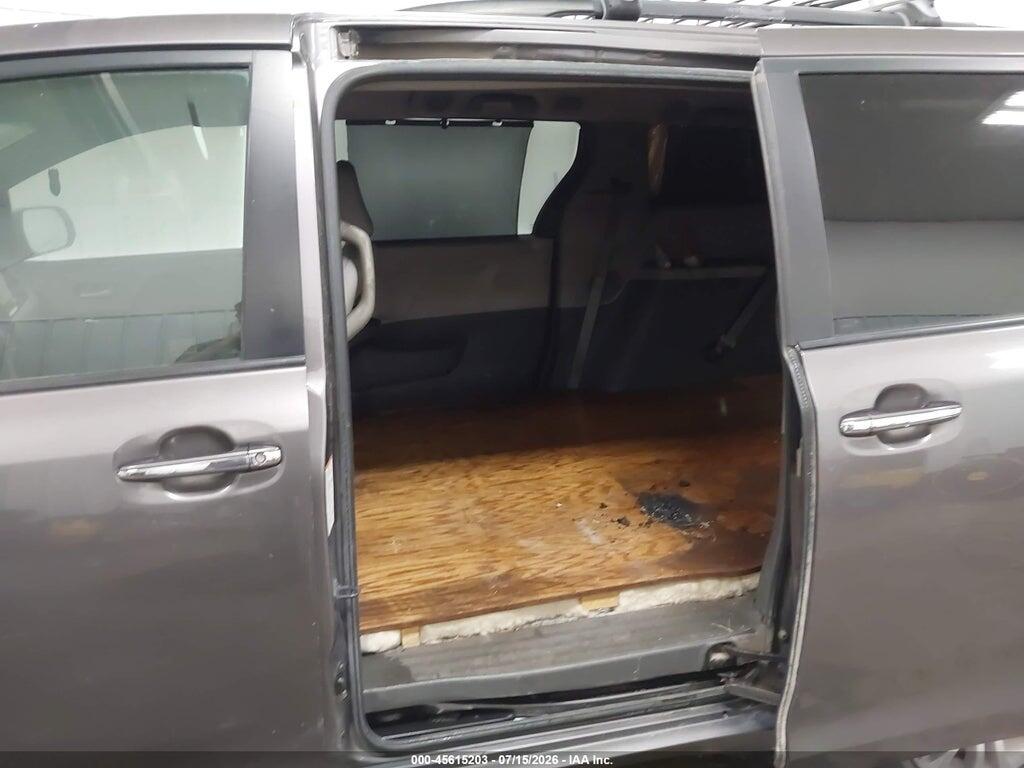 5TDYK3DC7FS533875 2015 TOYOTA SIENNA photo no. 8