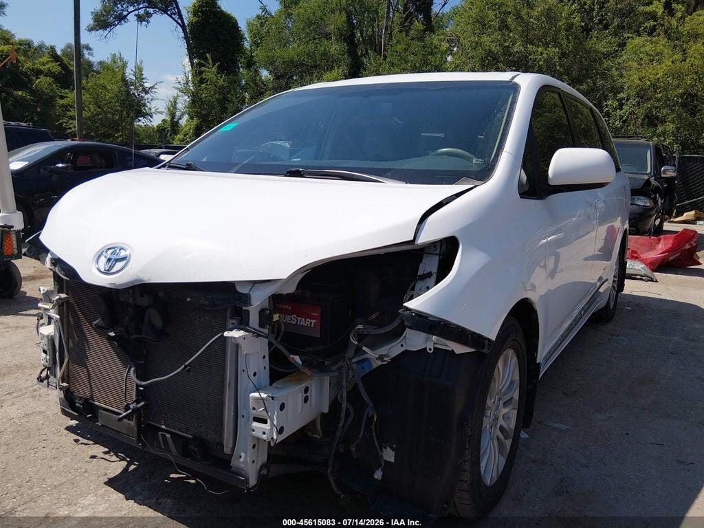 5TDYK3DC2BS165180 2011 TOYOTA SIENNA photo no. 2