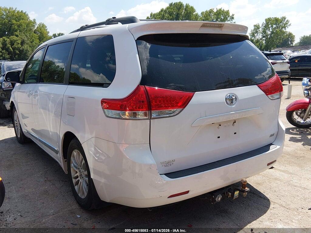 5TDYK3DC2BS165180 2011 TOYOTA SIENNA photo no. 3