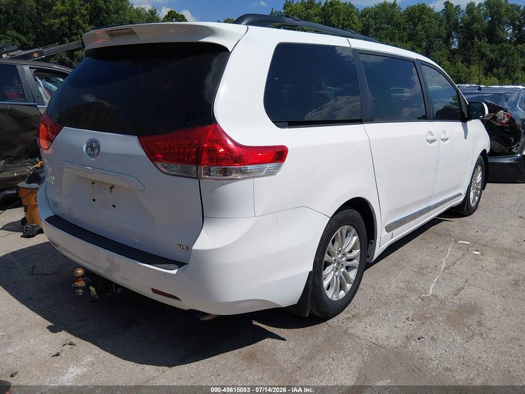 5TDYK3DC2BS165180 2011 TOYOTA SIENNA photo no. 4