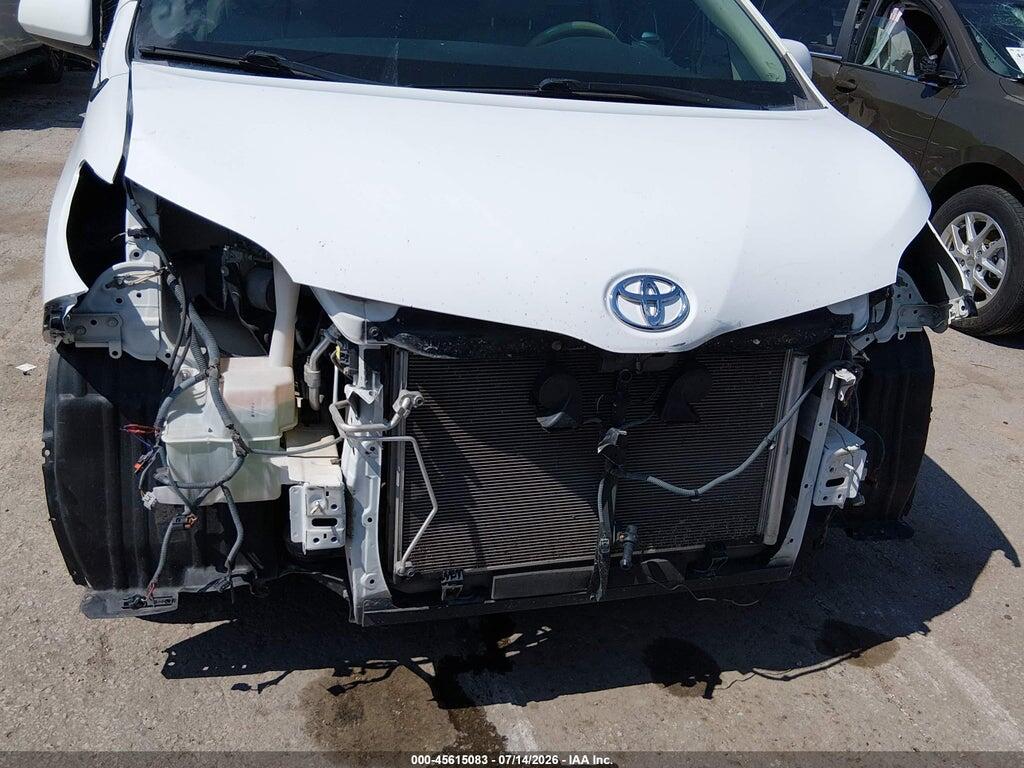 5TDYK3DC2BS165180 2011 TOYOTA SIENNA photo no. 6