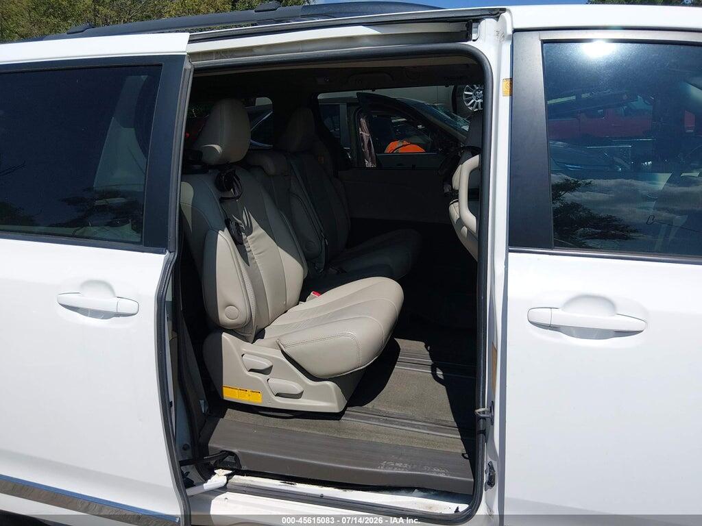 5TDYK3DC2BS165180 2011 TOYOTA SIENNA photo no. 8