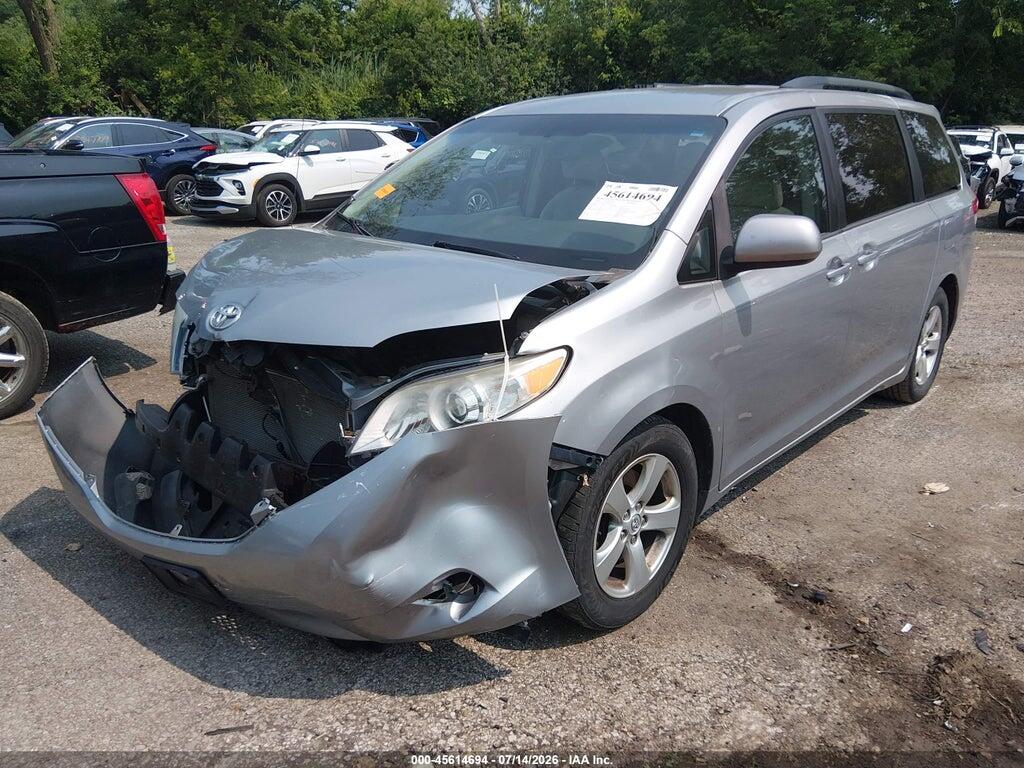 5TDKK3DC9DS341540 2013 TOYOTA SIENNA photo no. 2