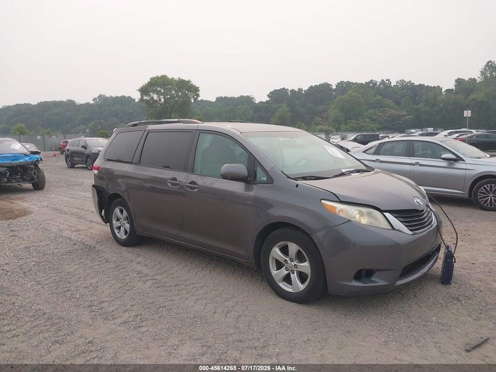 5TDKK3DC3BS117385 2011 TOYOTA SIENNA photo no. 1