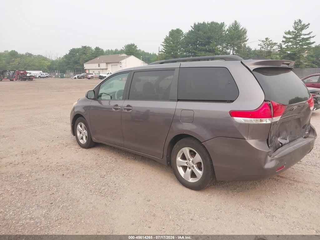 5TDKK3DC3BS117385 2011 TOYOTA SIENNA photo no. 3