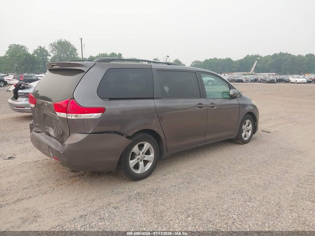 5TDKK3DC3BS117385 2011 TOYOTA SIENNA photo no. 4