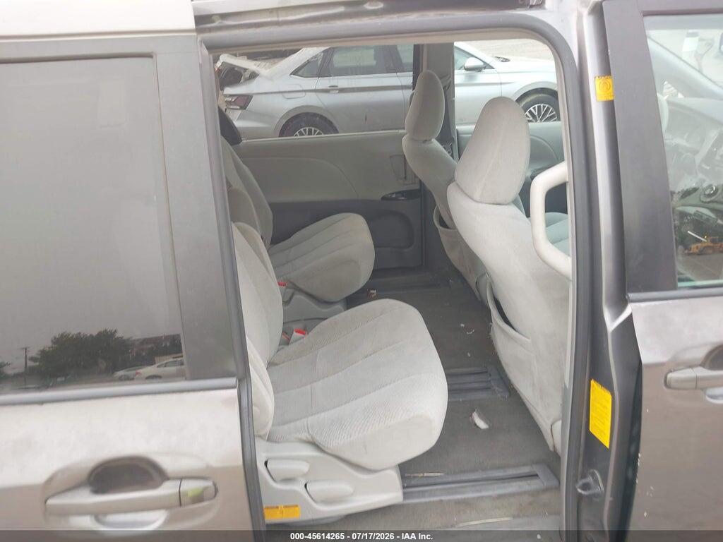 5TDKK3DC3BS117385 2011 TOYOTA SIENNA photo no. 8